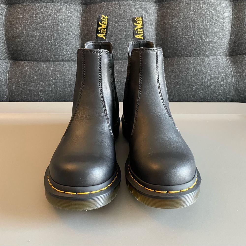 Dr. Martens 2976 Chelsea Boots Women Size 7 Black Smooth Leather NEW - Picture 2 of 7